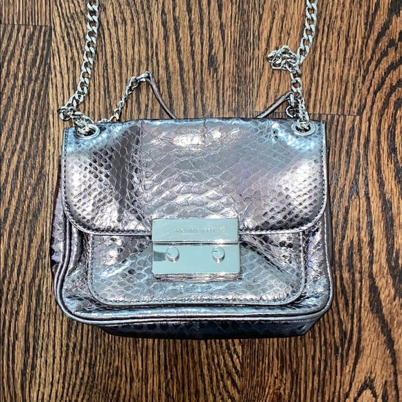 Michael Kors Handbags - Michael Kors crossbody